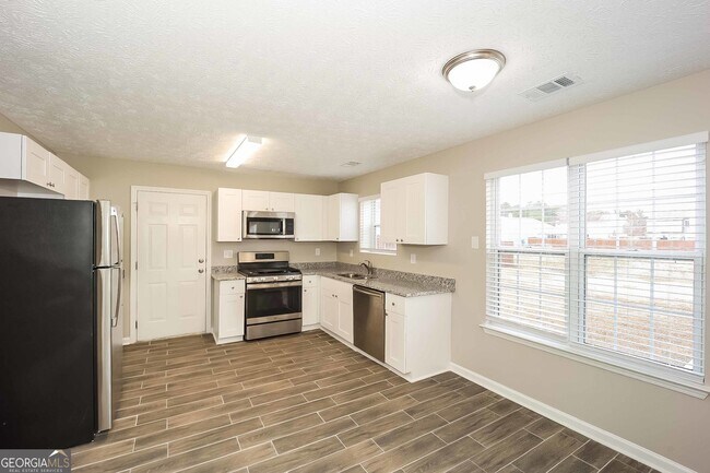 Building Photo - 1163 Millwood Dr