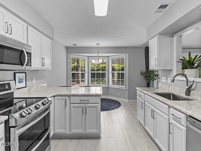 Building Photo - 11 Court 8 NW Dr