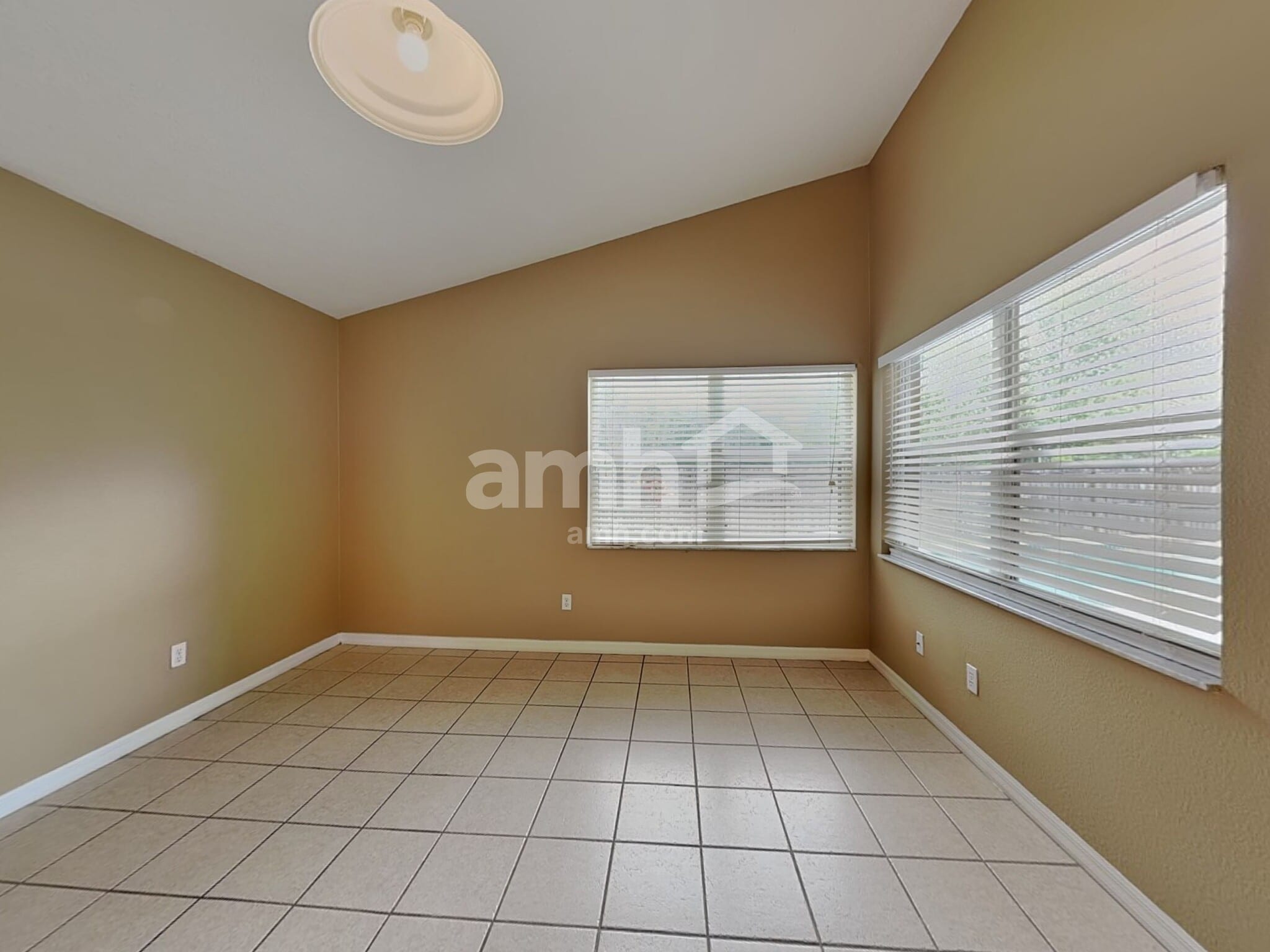 Building Photo - 1591 Crawford Dr