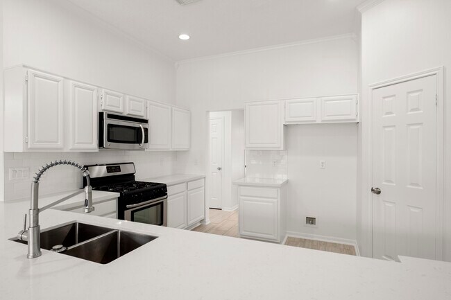 Building Photo - 16014 Lakestone Dr
