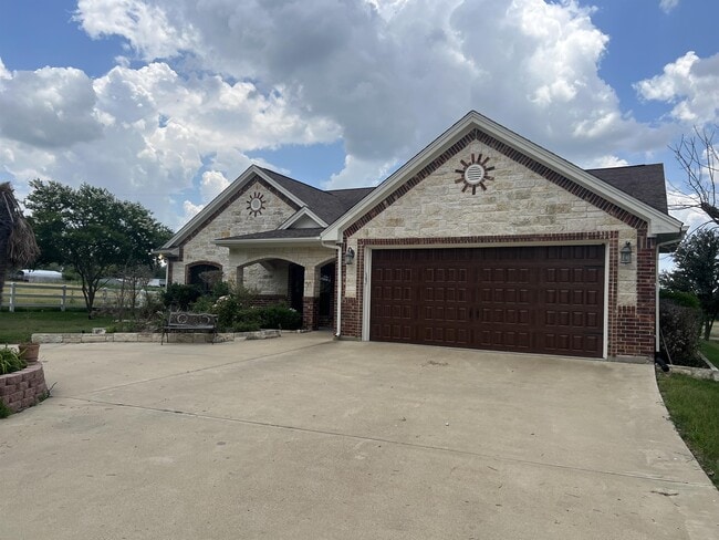 Building Photo - 1661 FM93