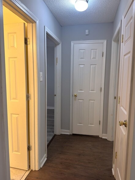 Building Photo - 2806 Maryland Cir E