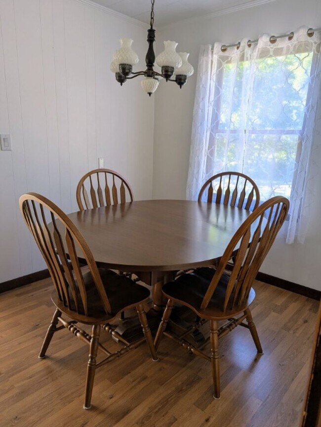 Building Photo - $1,700 - 3 Bedroom 1 Bathroom Home in Lovely Setting in Savannah Community