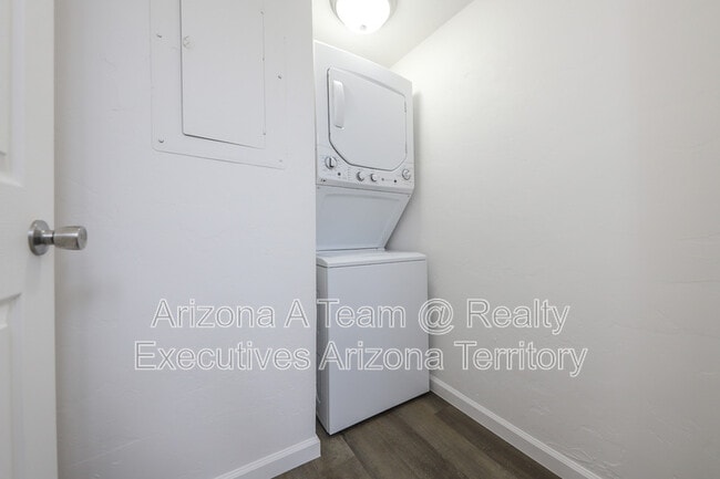 Building Photo - 9420 E Speedway Blvd