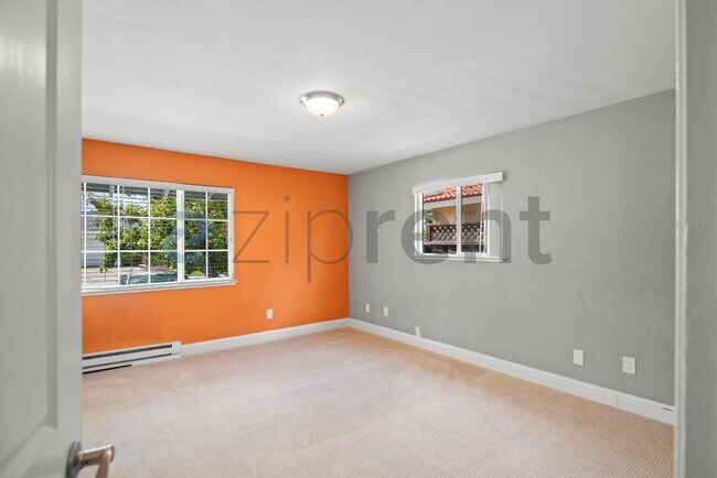 Building Photo - Unit