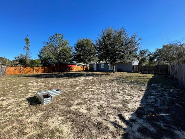 Building Photo - Newly Renovated 2BR/2BA Apopka Home with Spacious Fenced in Yard!!