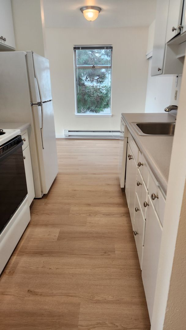 Interior Photo - Admiral Apartments