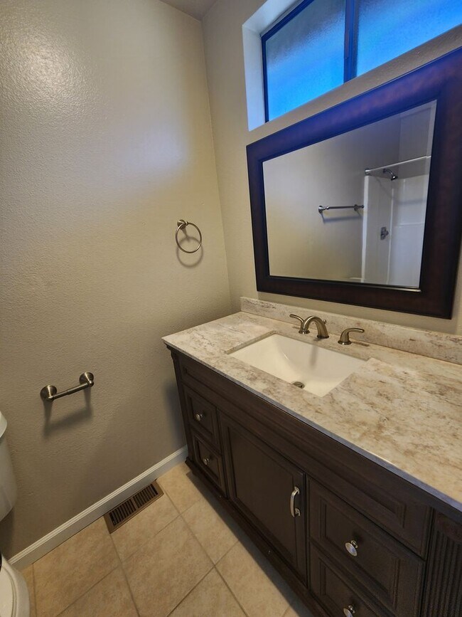 Building Photo - Royal Homes Two Story Condo Designer Quality
