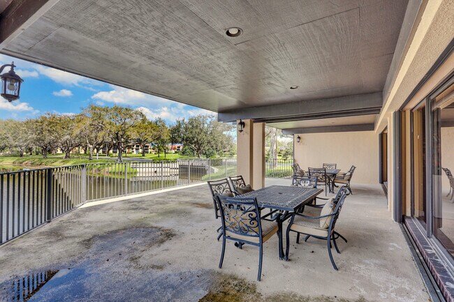 Building Photo - 5390 Woodland Lakes Dr