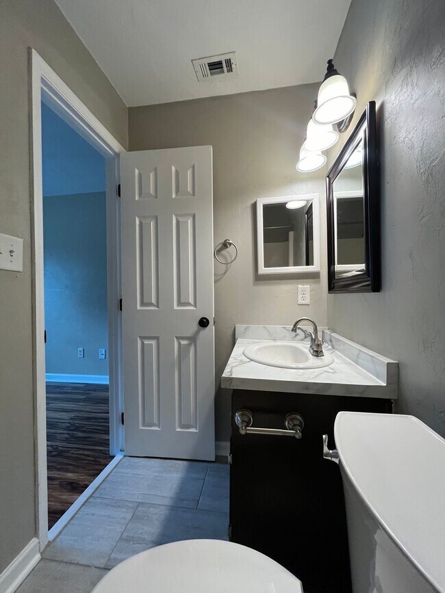 Building Photo - 1569 Jacks Dr