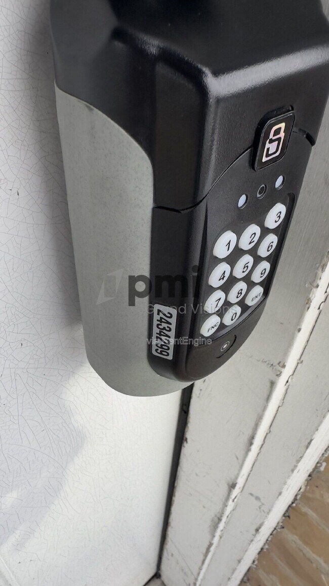 Building Photo - 1306 Arthur Ave