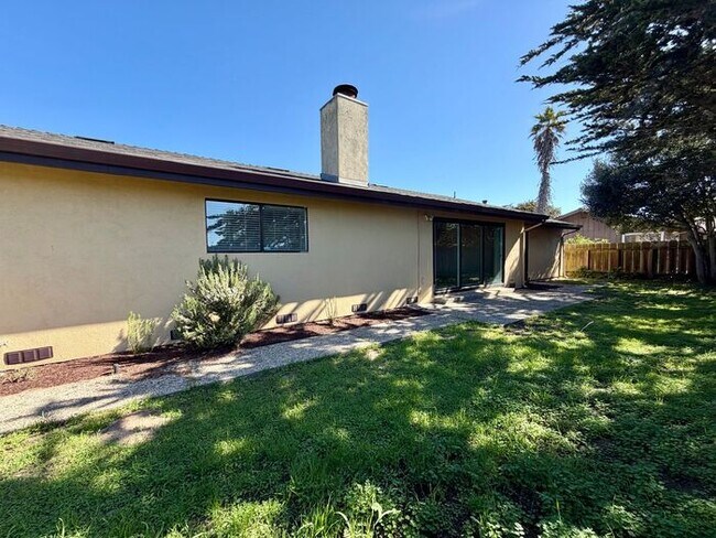 Building Photo - Lovely home in Marina available March 16, 2026!