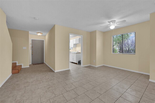 Building Photo - 8405 Wilcrest Dr