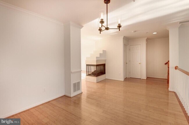 Building Photo - 1984 Crescent Park Dr