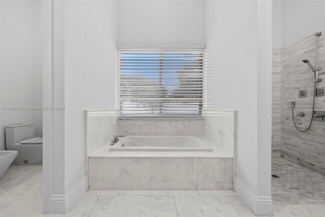 Building Photo - 9580 SW 101st Terrace