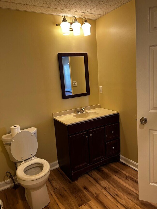 Building Photo - 1326 E Gibson St