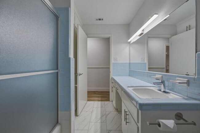 Building Photo - 1705 Elmhurst Dr