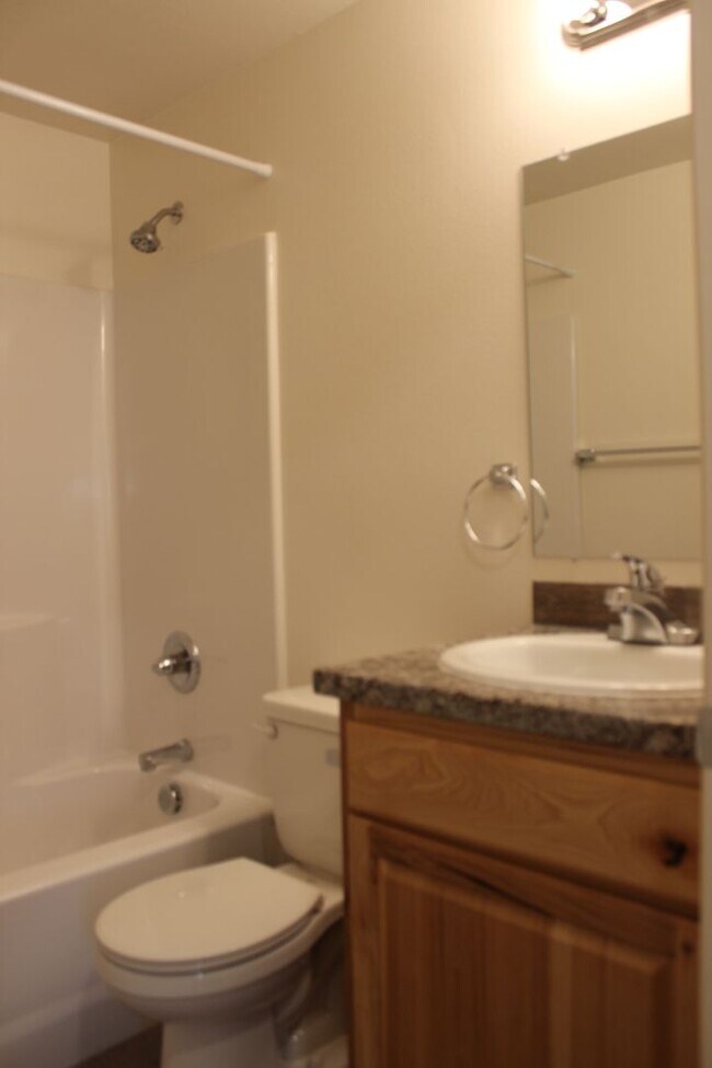 Building Photo - 3 Bed 2 Bath Hillsboro Ranch