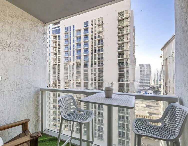 Building Photo - 253 NE 2nd St