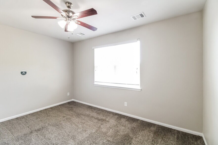 Building Photo - 10323 Leafy Autumn Path