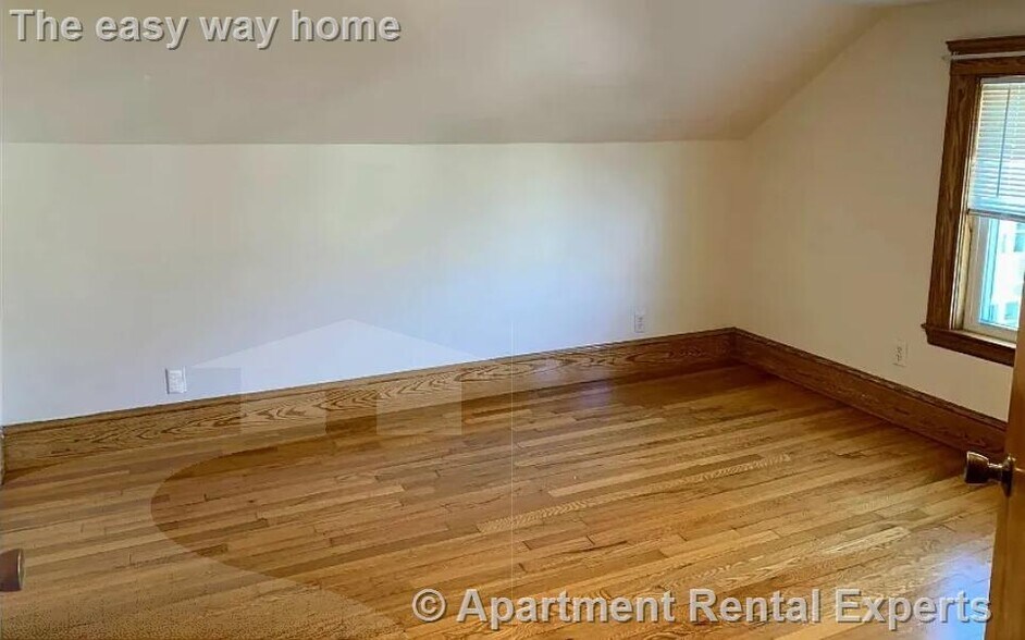 Building Photo - 19 Adams St