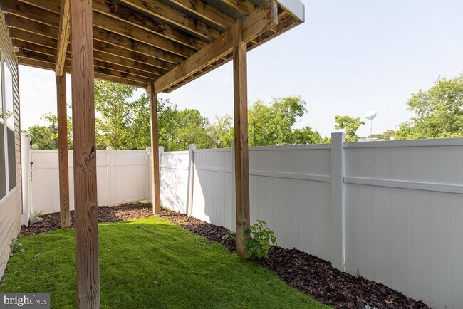 Building Photo - 155 Schramm Lp