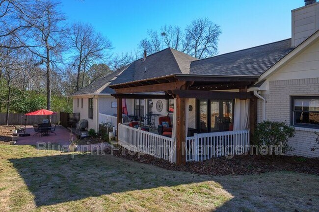 Building Photo - 5012 Wendover Dr