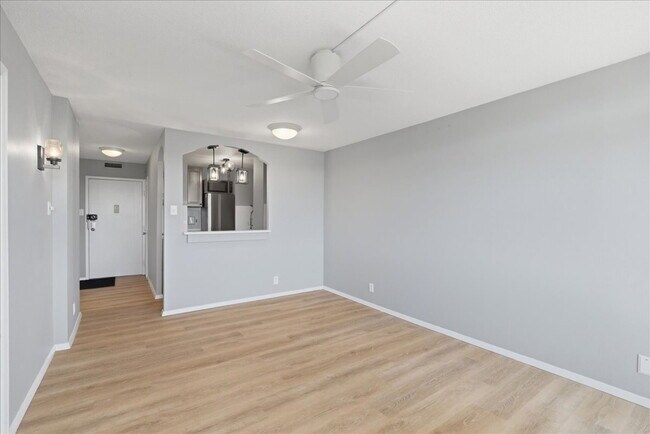 Building Photo - Sophisticated High-Rise Living in Prime Arlington Location