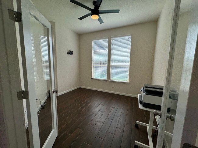 Building Photo - Stunning Rental Home in Gated Wortham Oaks...