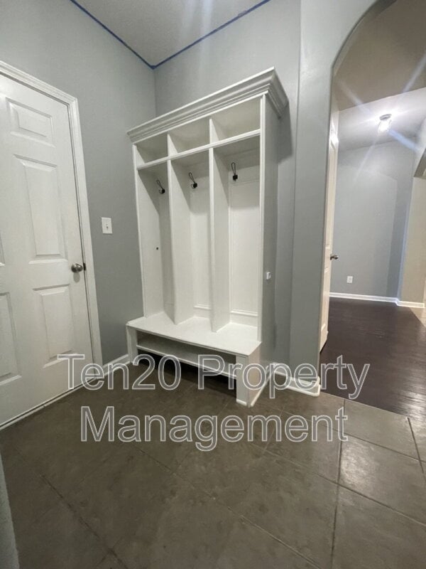 Building Photo - 4955 Brightstar Ln