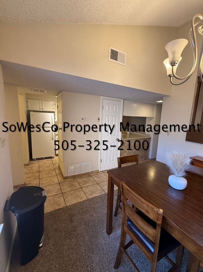 Building Photo - 2 Bedroom Furnished Monthly Rental in Coun...