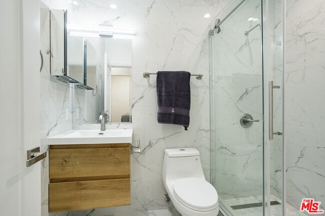 Building Photo - 1475 W 22nd St