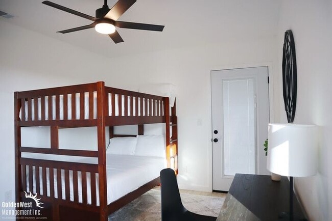 Building Photo - Stylish Updated 3Bdm 2Ba Upstairs Unit in the Heart of Old Town San Diego!