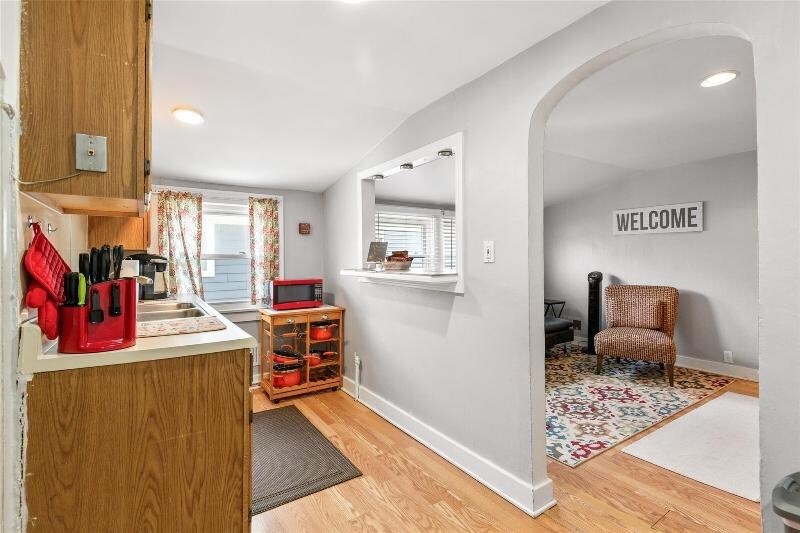 Building Photo - 939 E 3rd St