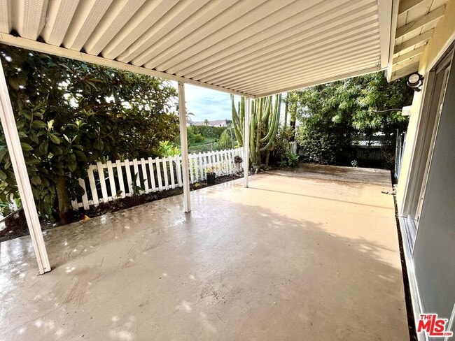 Building Photo - 6308 Villa Rosa Dr
