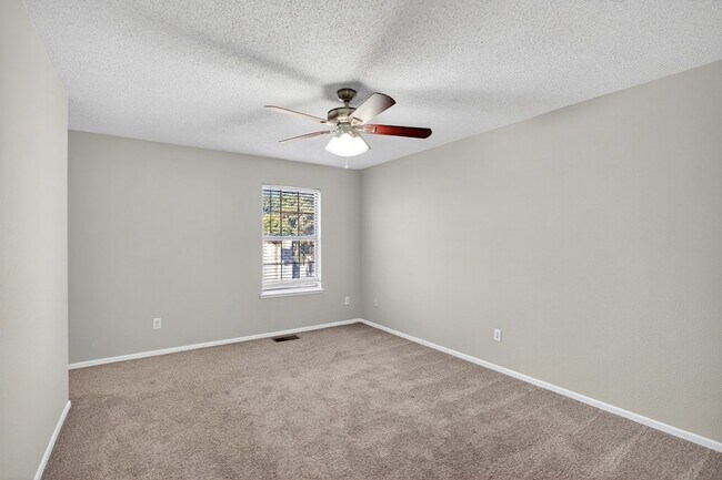 Building Photo - 3222 Preston Dr