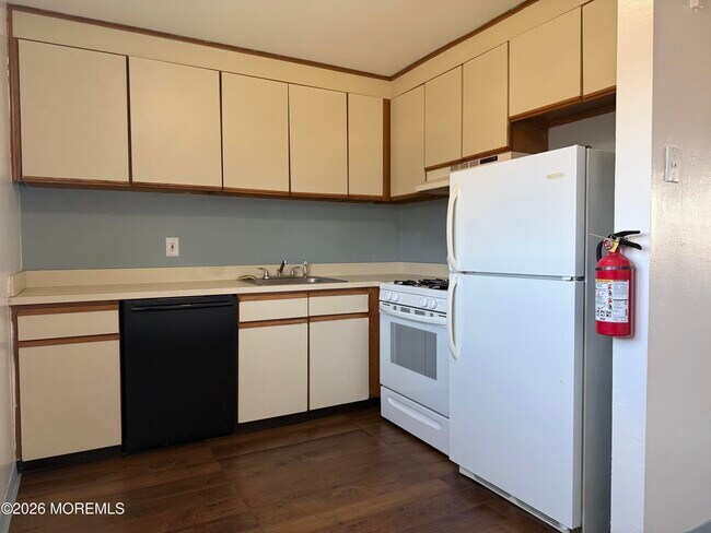 Building Photo - 5 Juniper Ln