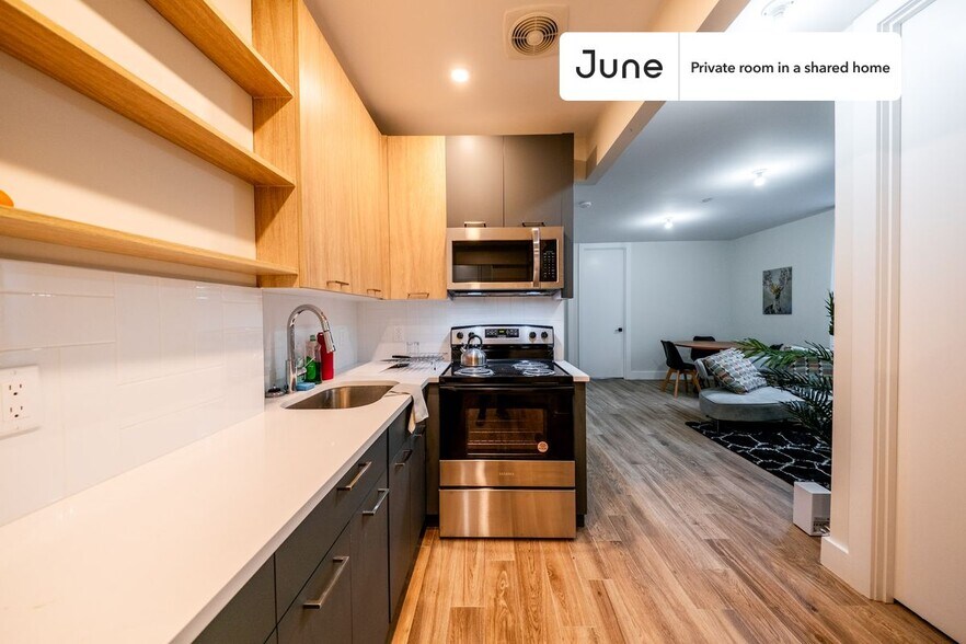 Building Photo - Private bedroom in 3 bed/2 bath Home