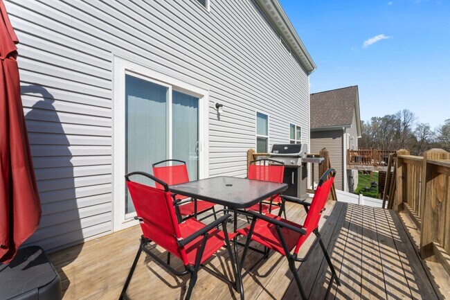 Building Photo - 8609 Warbler Br Wy