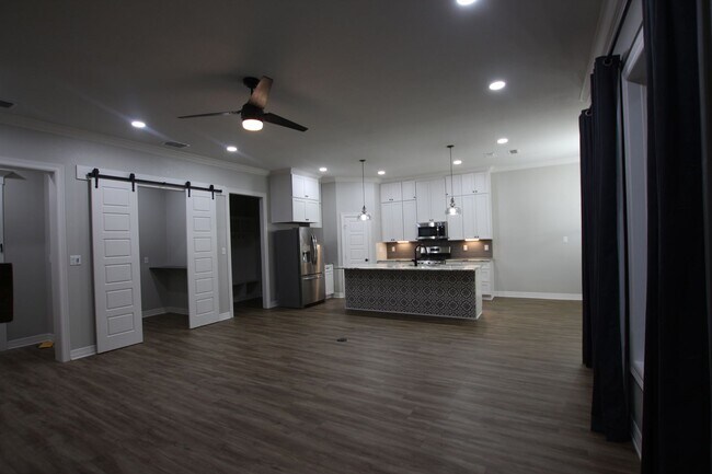 Building Photo - Stunning 3 bedroom 2 bath rental in Whitehouse! – A Must-See!