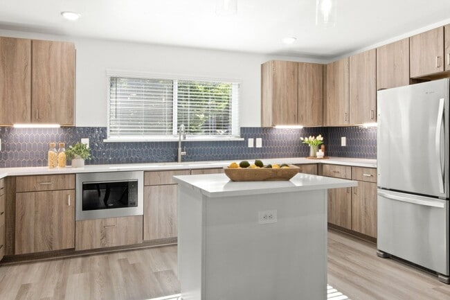 Building Photo - ** MOVE IN SUMMER 6/28/2028 ** 4 Bedroom 4...