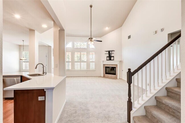 Building Photo - 15617 Pumpkin Ridge Dr