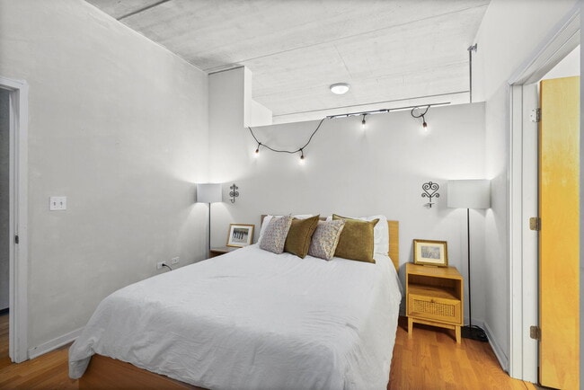 Building Photo - 630 N Franklin St