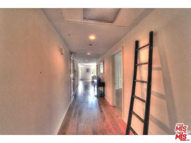 Building Photo - 1182 Wellesley Ave