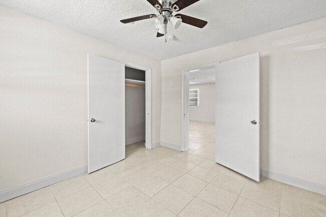 Building Photo - 1125 W 28th St