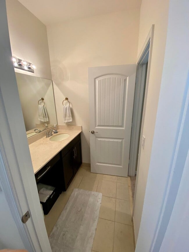 Building Photo - 2622 Webb Ave