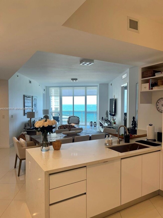 Building Photo - 15811 Collins Ave