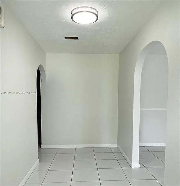Building Photo - 16910 SW 109th Ave