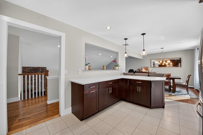 Building Photo - 28 Dirubbo Dr