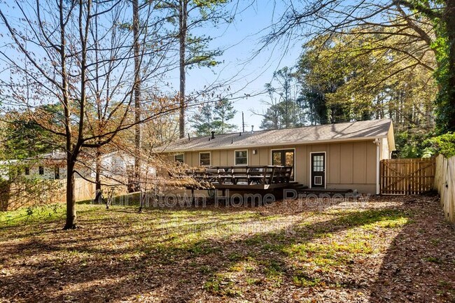 Building Photo - 2883 Fantasy Ln